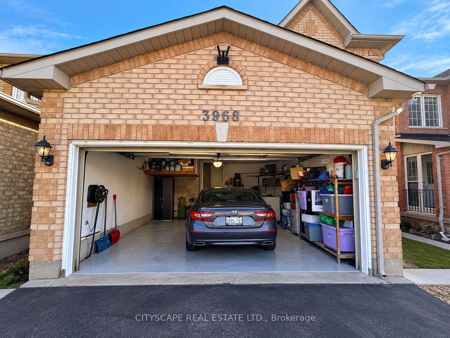 Property Photo:  3968 Foxwood Avenue Upper  ON L5N 7V4 