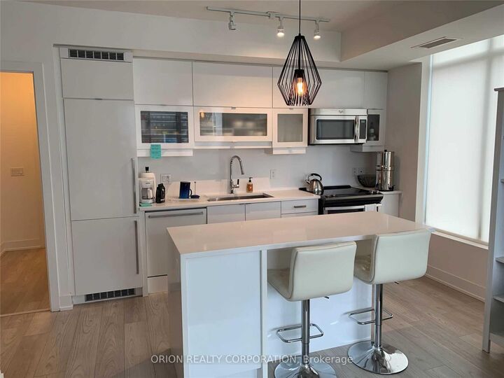 Property Photo:  68 Merton Street 810  ON M4S 0A7 