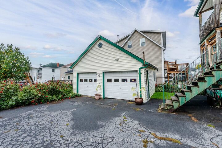 Property Photo:  705 Walton Street  ON K6H 1T8 