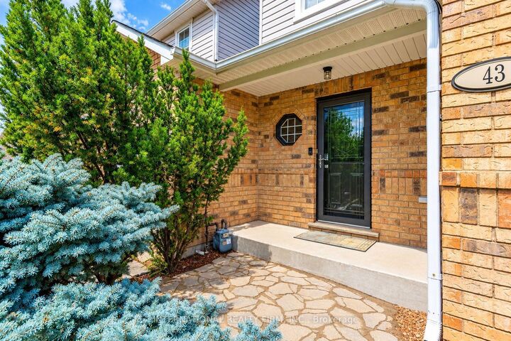 Property Photo:  43 Kildonan Crescent  ON L8B 0K3 