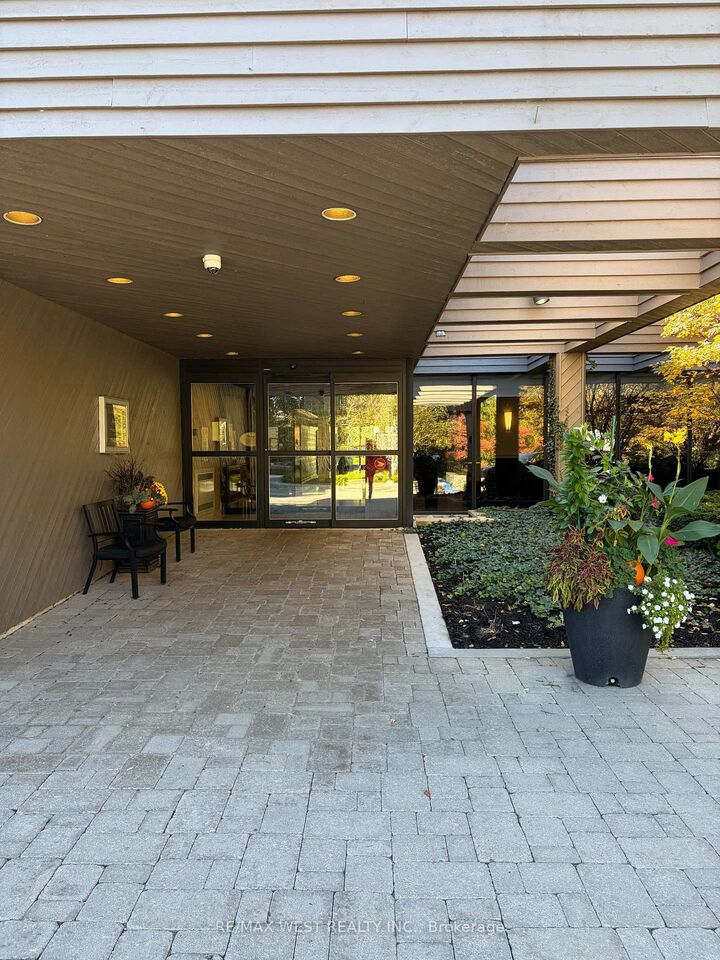 Property Photo:  1400 Dixie Road 506  ON L5E 3E1 