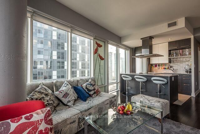 Property Photo:  8 The Esplanade N/A 2911  ON M5E 0A6 