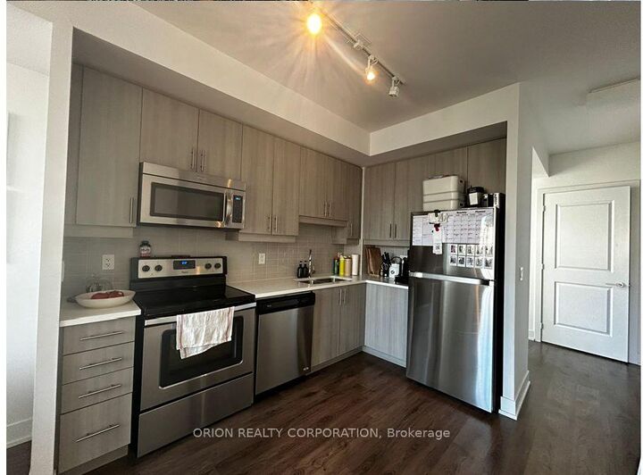 Property Photo:  68 Merton Street 713  ON M4S 0A7 