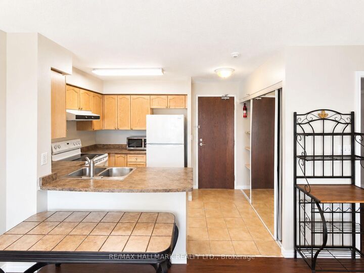 Property Photo:  3 Ellesmere Street 215  ON L4B 4N2 