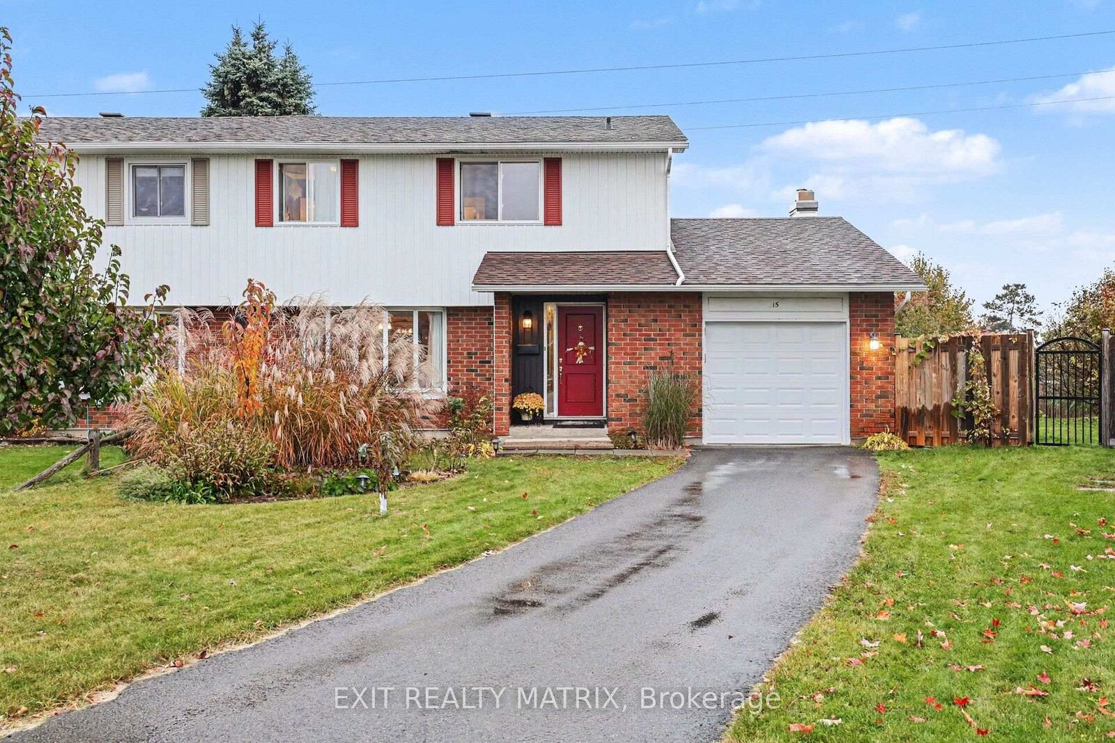 Property Photo:  15 Basin Court  ON K2H 8P2 
