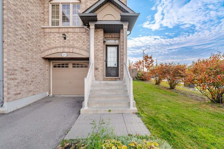 Property Photo:  1451 Granrock Crescent  ON L5V 0E1 