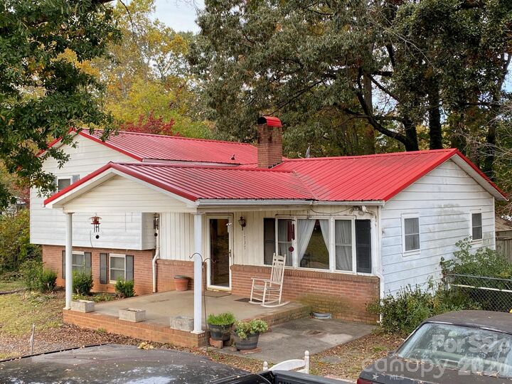 Property Photo: 1737 Triangle Circle None NC 28037