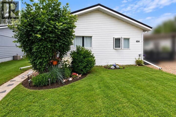 Property Photo:  606 Tulip Street West  AB T0J 2W0 