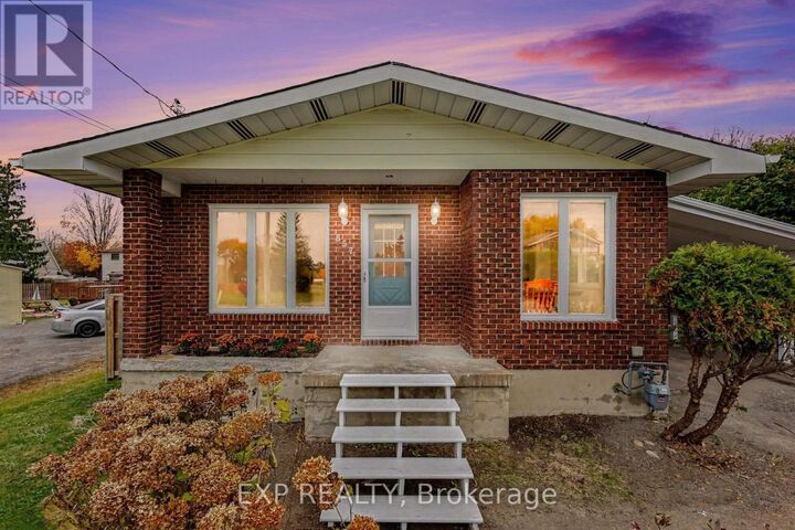 Property Photo:  857 Willow Avenue  ON K1E 1C2 