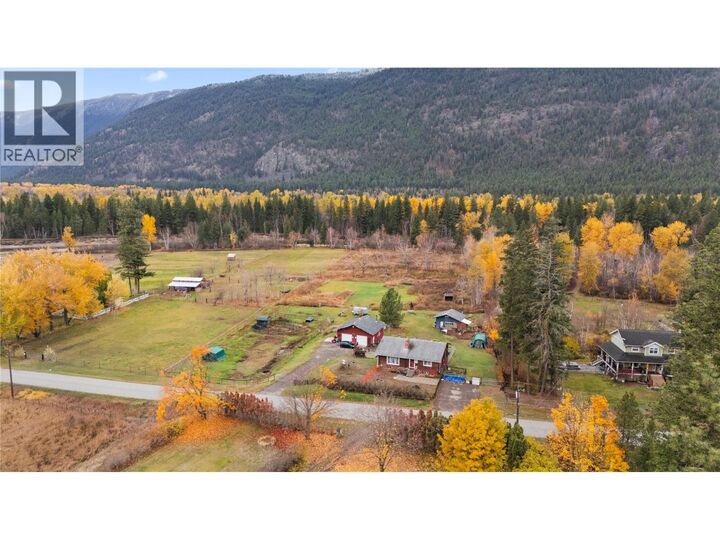 Property Photo: 827 Glenacre Road BC V0E 1E0
