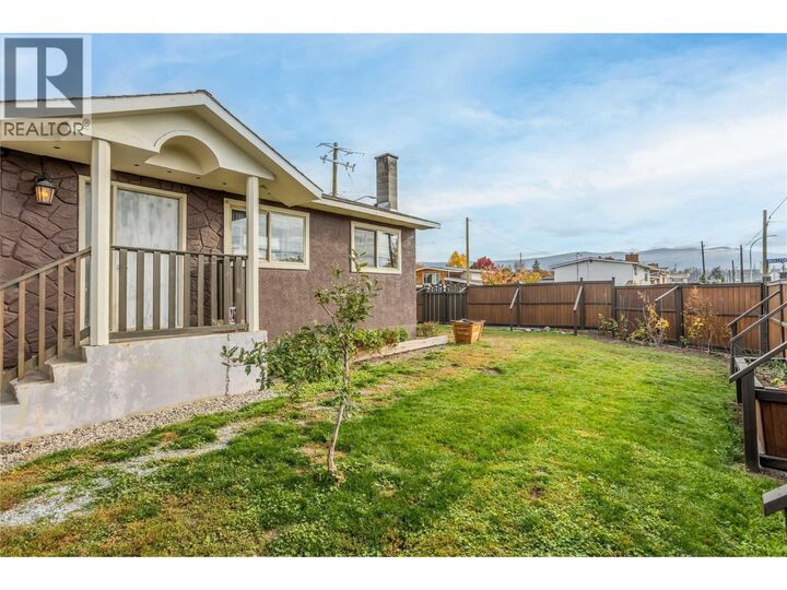 Property Photo:  575 Hollywood Road South  BC V1X 3T4 