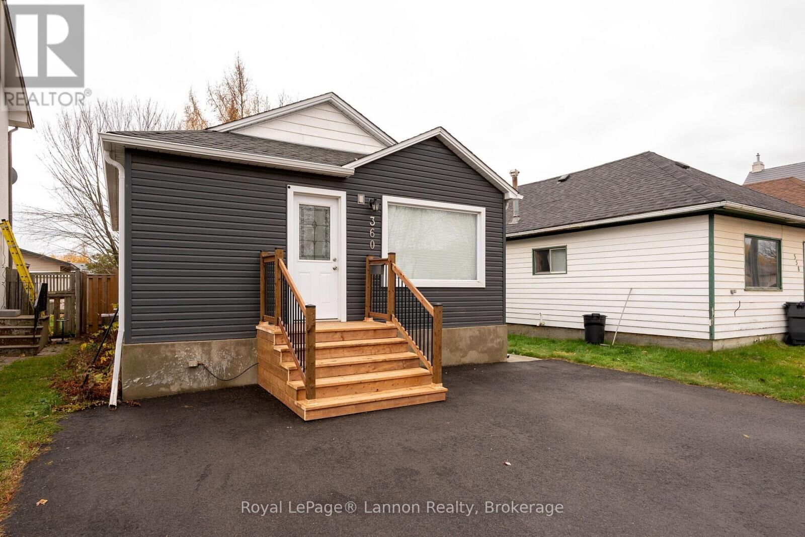 Property Photo:  360 Brock Street East  ON P7E 4H5 