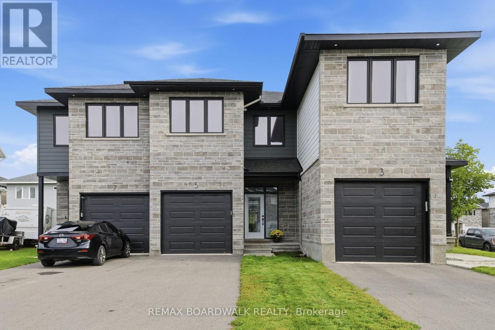 Property Photo:  5 Morrall Court  ON K7S 0J4 