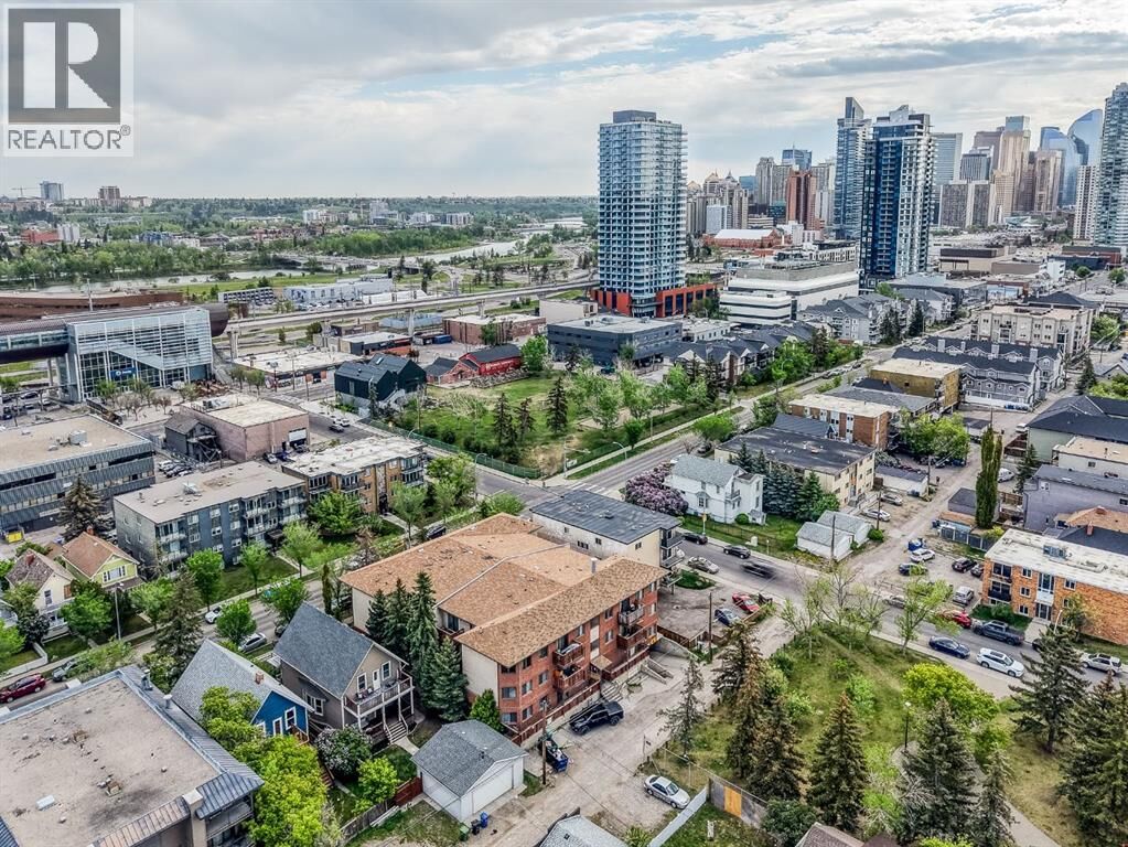 Property Photo: 1719 11 Avenue Southwest AB T3C 0N5