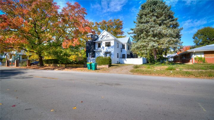 Property Photo:  464 W Decatur Street  IL 62522 