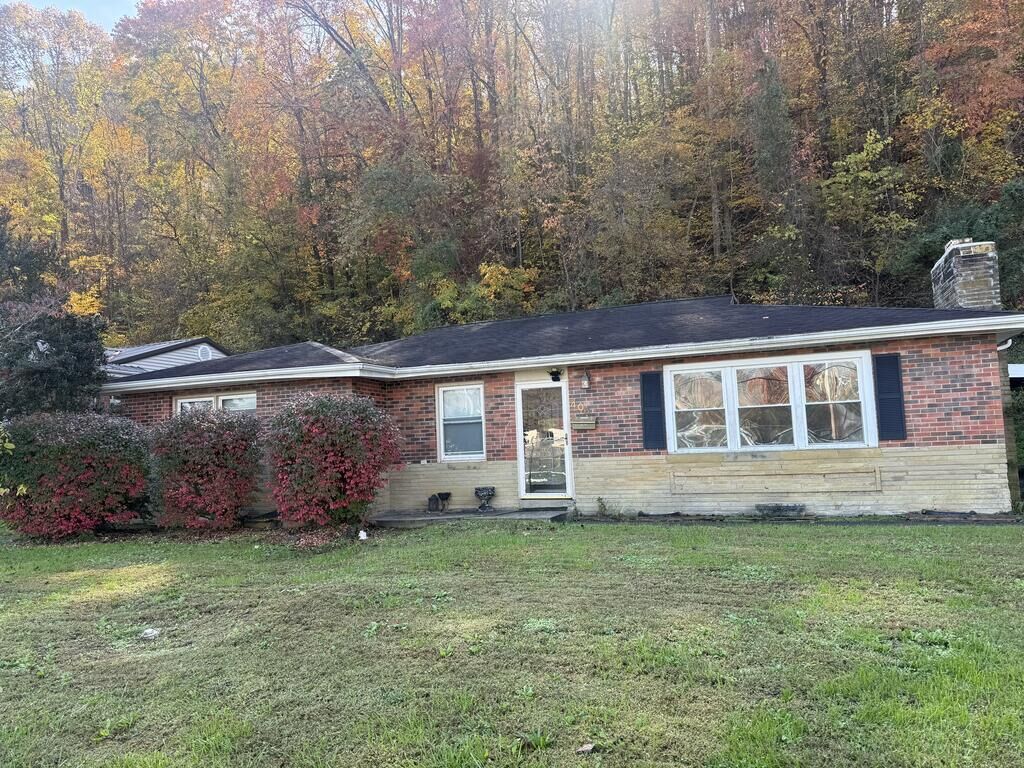 Property Photo:  406 Lincoln Avenue  KY 41240 