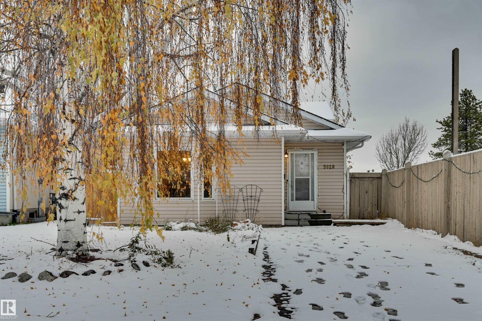 Property Photo:  3929 25 Avenue NW  AB T6L 4M6 