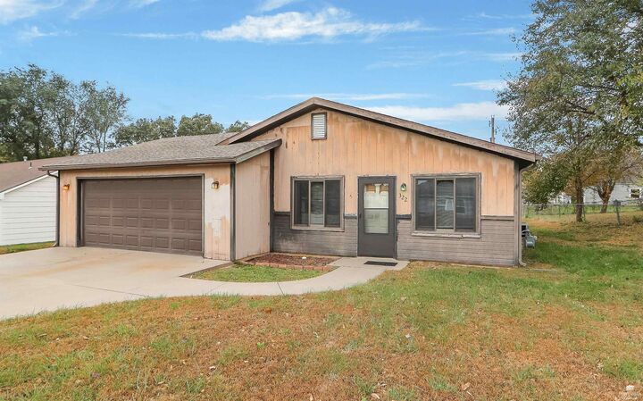 Property Photo:  322 Palomino Lane  KS 66517 