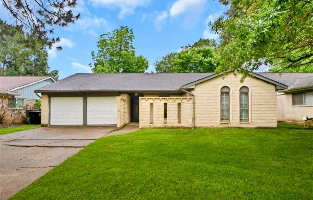 Property Photo: 16126 La Cabana Drive TX 77062