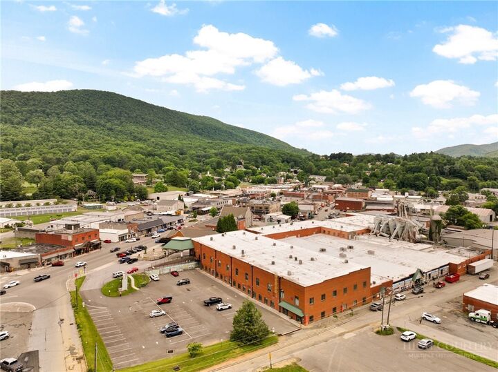 Property Photo:  206 Jefferson Station Place 206  NC 28694 