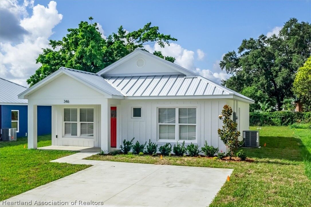 Property Photo:  346 E Hibiscus Street  FL 33852 
