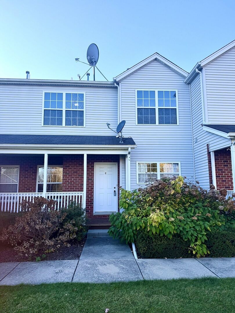 Property Photo: 101 Stoneshire Court C IL 60140