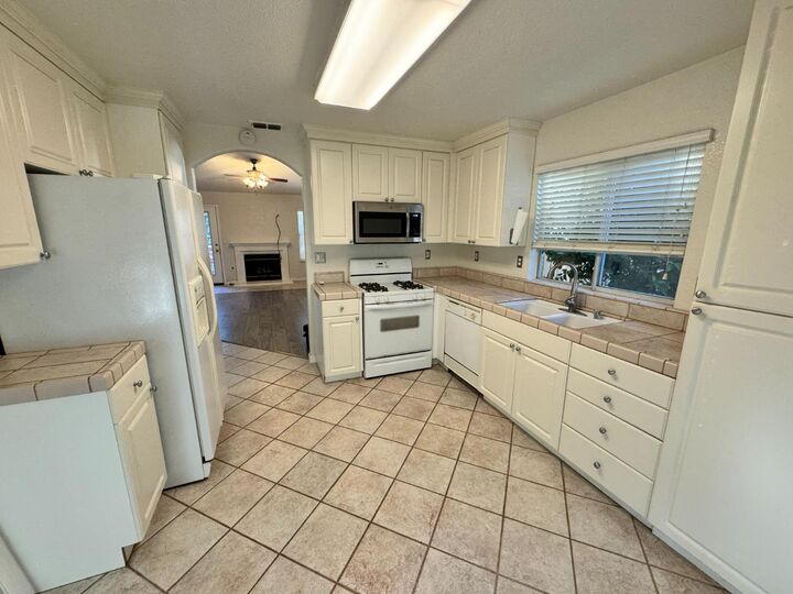 Property Photo: 204 Sapphire Court CA 95678