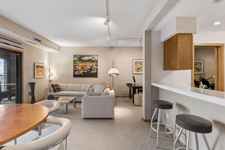 Property Photo:  1235 Yale Place 1201  MN 55403 