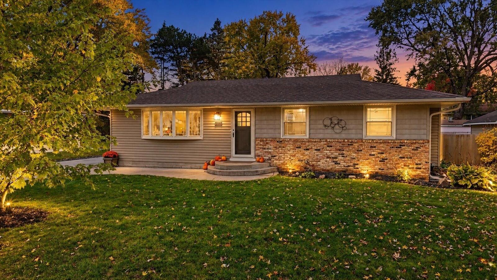 Property Photo: 8900 60 1/2 Avenue N MN 55428