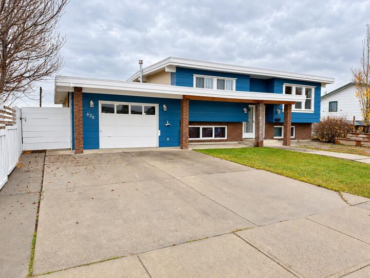 Property Photo:  630 10 Street  AB T0L 0Z0 