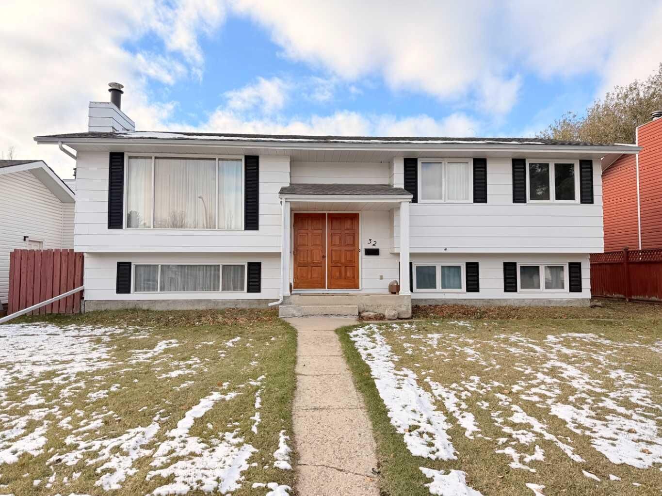 Property Photo: 32 Asmundsen Avenue AB T4R 1E9