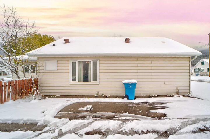 Property Photo: 13201 17 Avenue AB T0K 0E0