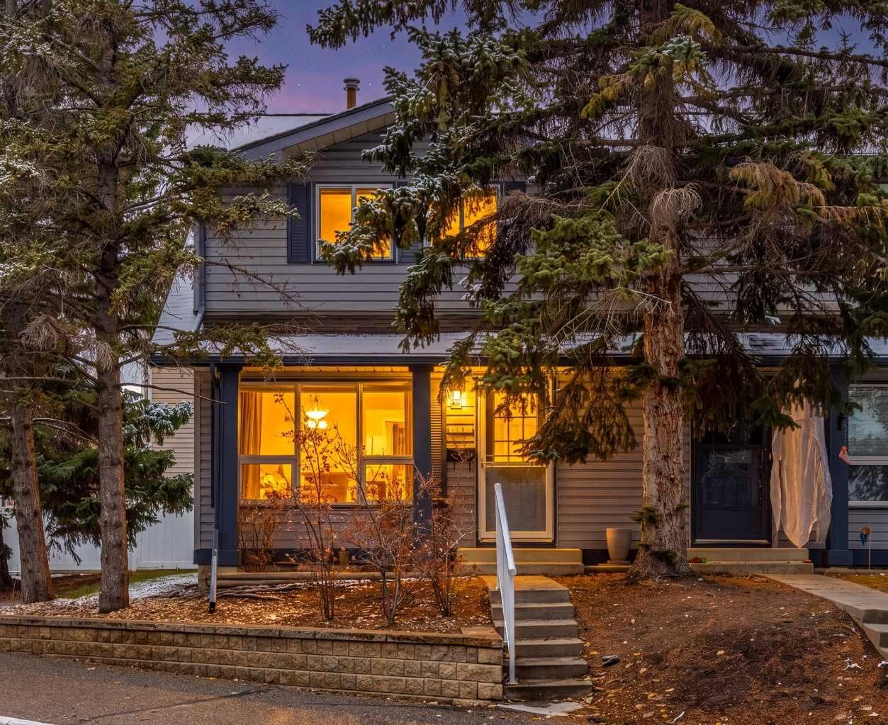 Property Photo:  146 Woodmont Terrace SW  AB T2W 4Z4 