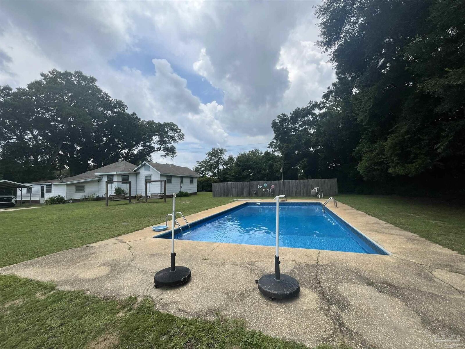 Property Photo:  295 Becks Lake Rd  FL 32533 
