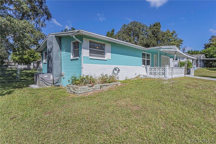 Property Photo:  6 S Jefferson Street  FL 34465 
