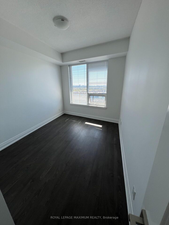 Property Photo:  3700 Highway 7 Road W 1805  ON L4L 0G8 