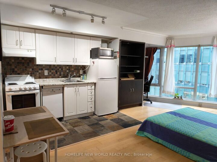 Property Photo: 210 Victoria Street 911 ON M5B 2R3