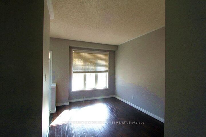 Property Photo: 3116 Wrigglesworth Crescent ON L5M 6W7