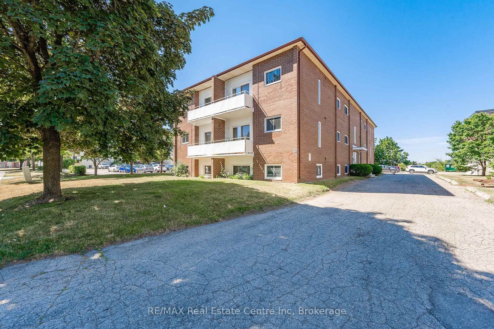 Property Photo: 57 Conroy Crescent 102 ON N1G 2V5