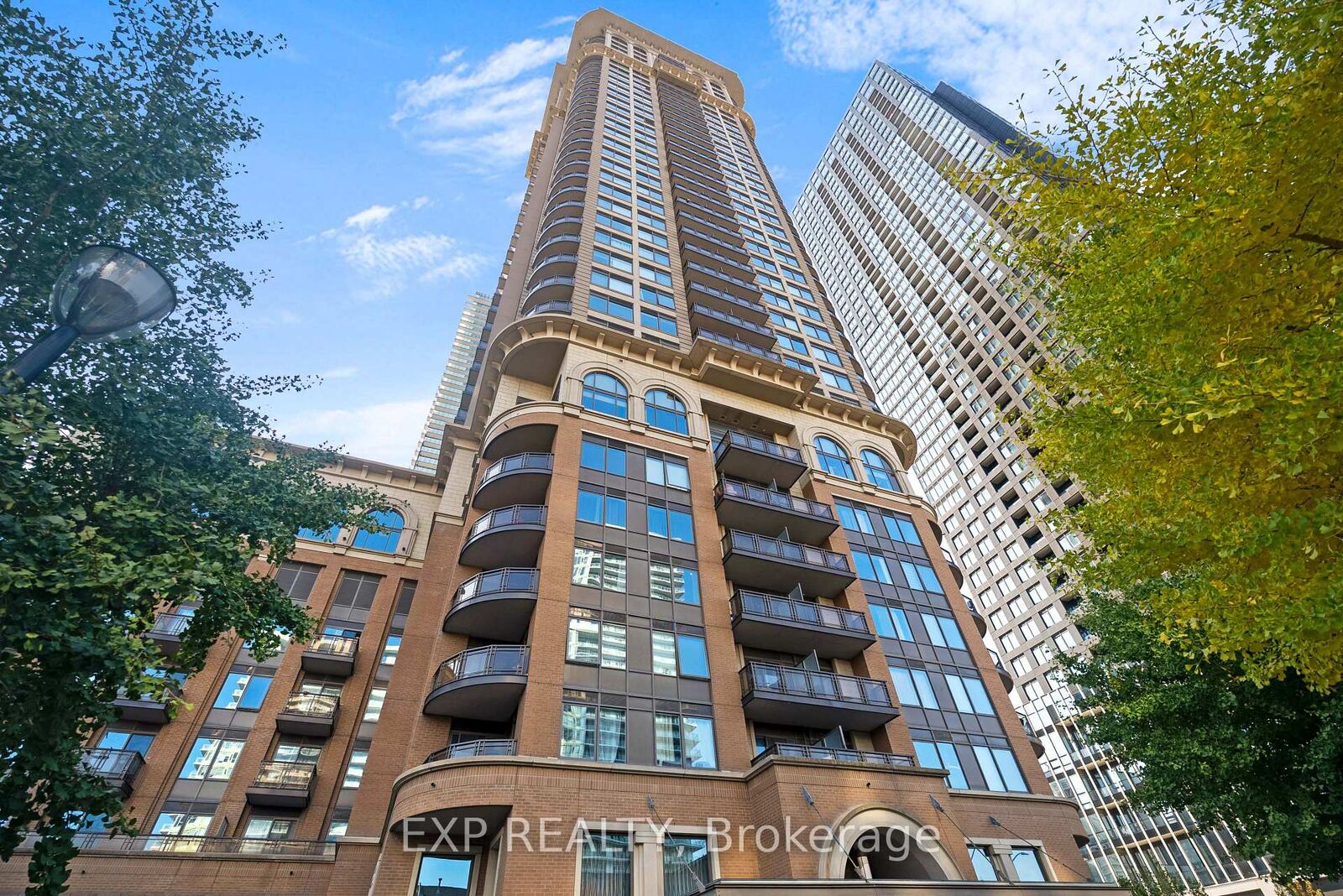 Property Photo:  385 Prince Of Wales Drive 505  ON L5B 0C6 