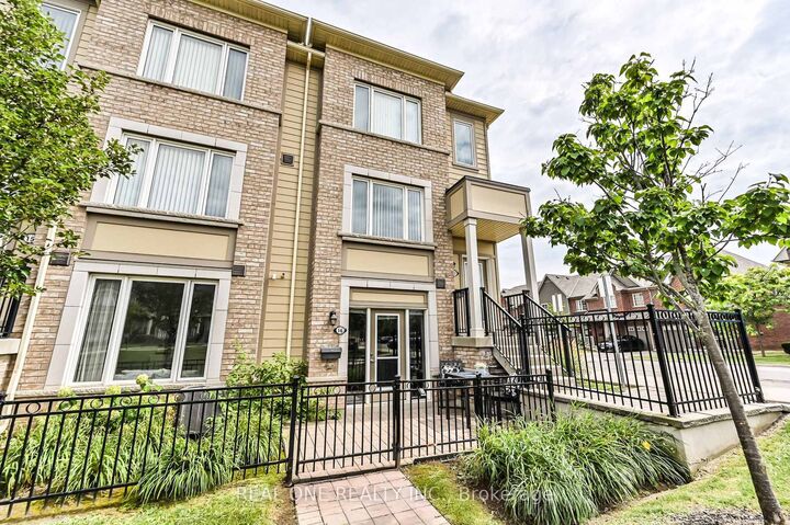 Property Photo:  3115 Boxford Crescent 16  ON L5M 0X1 