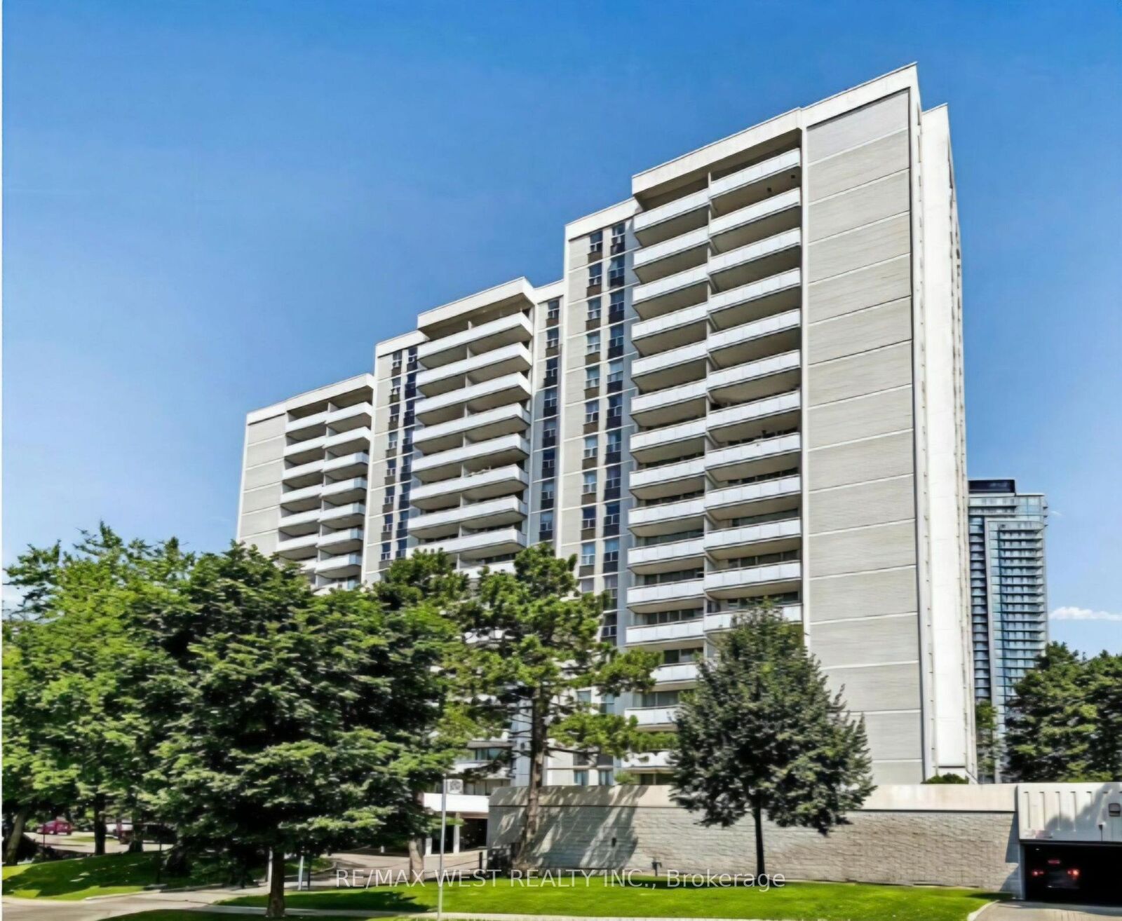 Property Photo: 10 Parkway Forest Drive 1202 ON M2J 1L3