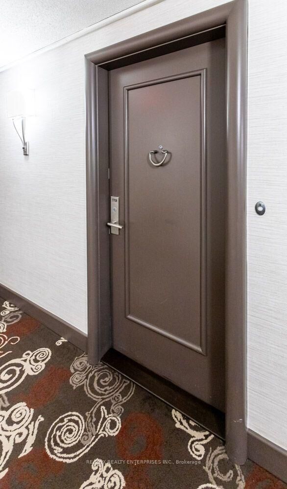 Property Photo: 1400 Dixie Road 1708 ON L5E 3E1