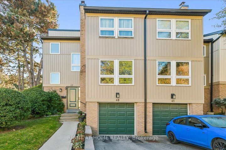 Property Photo: 7080 Copenhagen Drive N 40 ON L5N 2C9