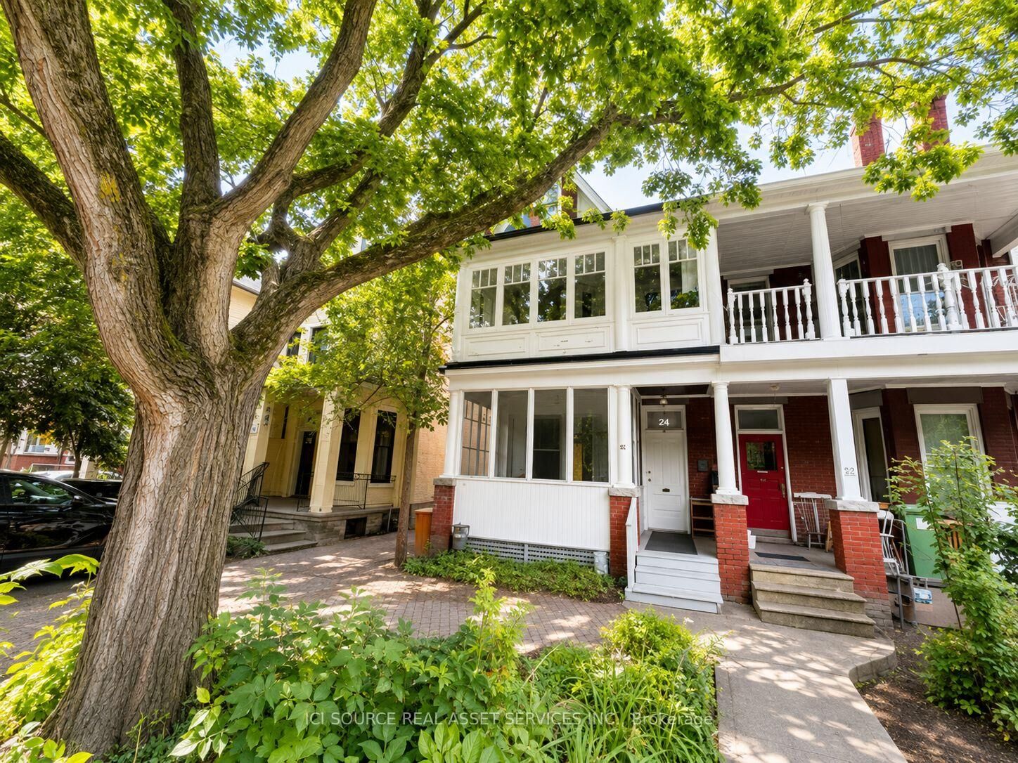 Property Photo:  50 Albany Avenue 1  ON M5R 3C3 