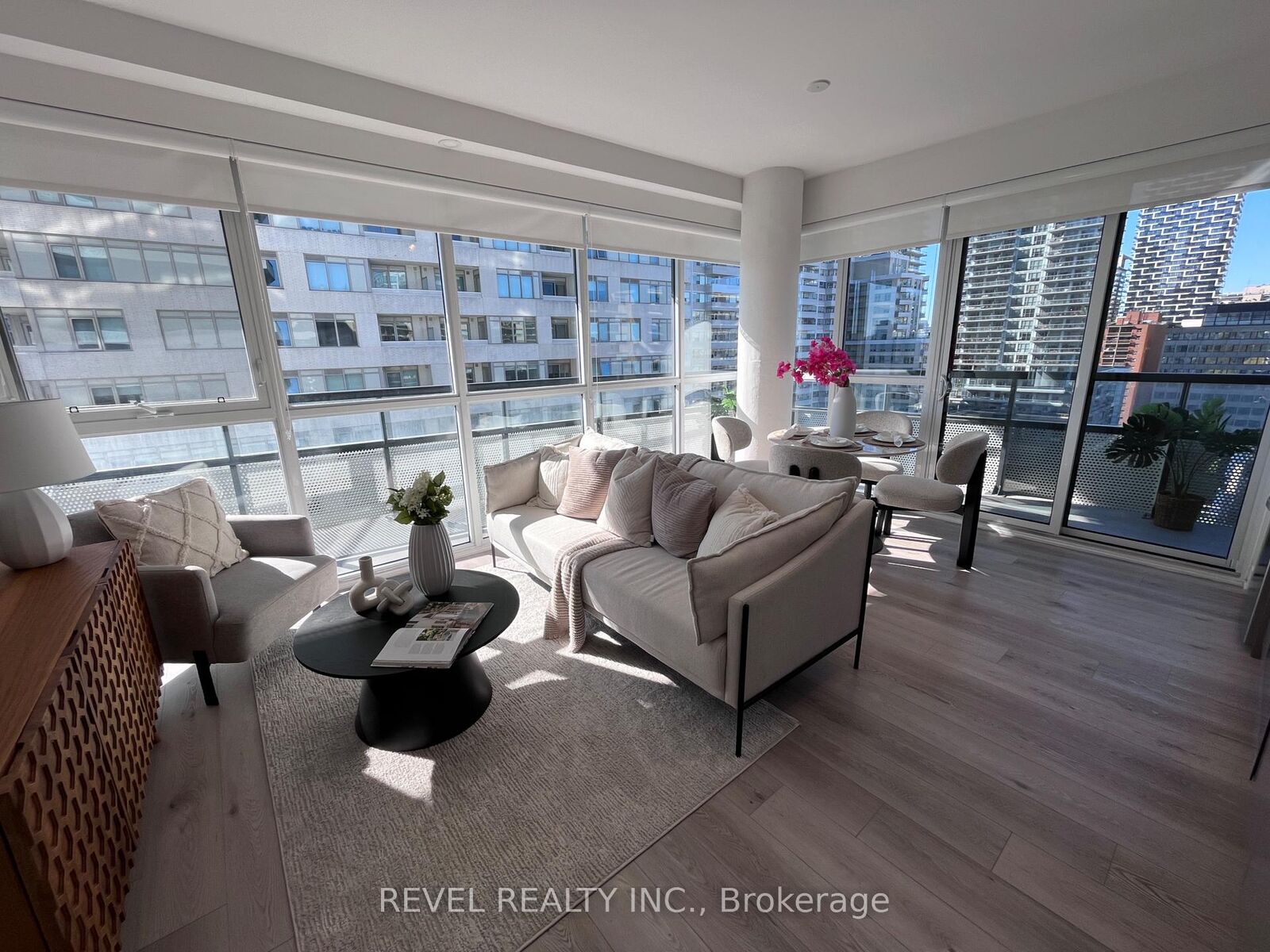 Property Photo:  11 Lillian Street 1107  ON M4S 2H7 
