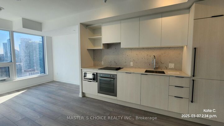 Property Photo: 82 Dalhousie Street 3605 ON M5B 1Y7