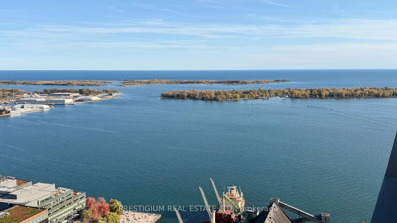 Property Photo:  138 Downes Street 5105  ON M5E 0E4 