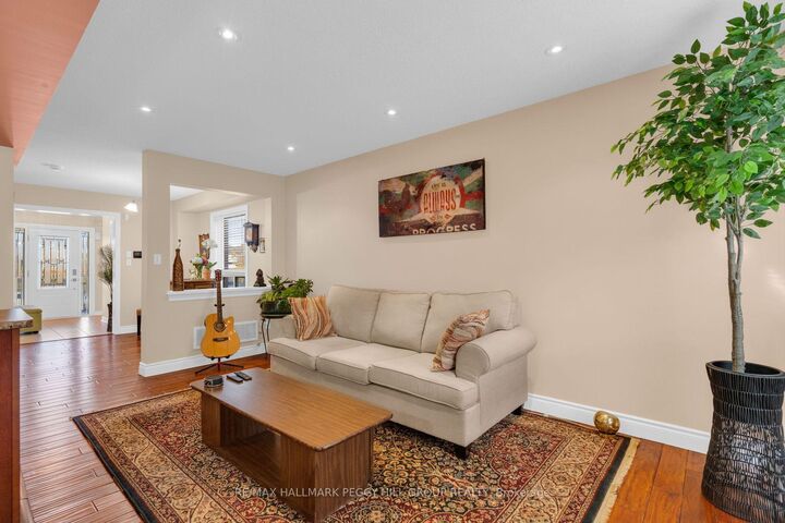Property Photo: 79 Winchester Terrace ON L4M 0C8