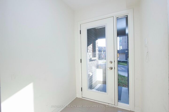 Photo de la propriété:  13 Esquire Way  ON L1R 0S7 